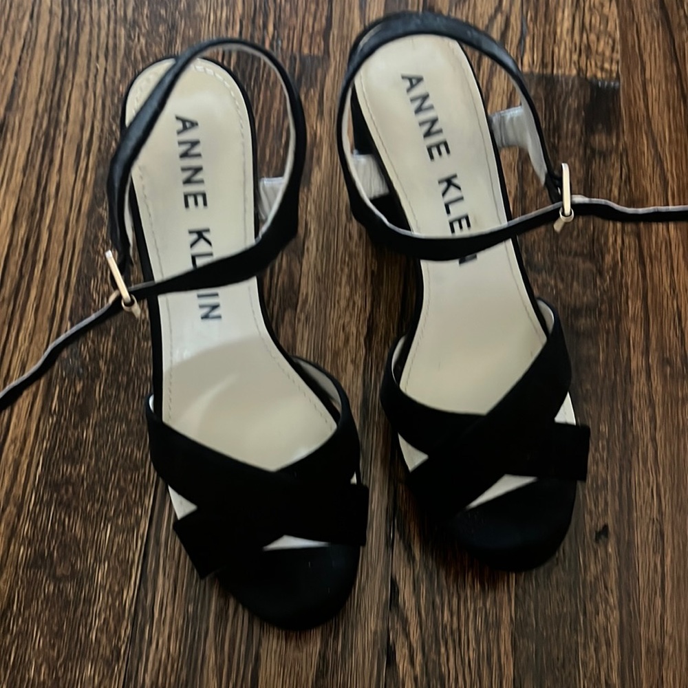 Part wear high heels.